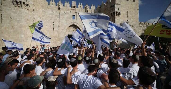 הניסיונות לשבש את ההגעה ל"ריקודגלים" כשלו: רבבות חגגו בירושלים