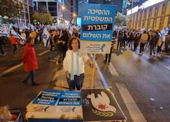 "המחאה הלבנה": כך נראה ביקור ימני בהפגנת קפלן