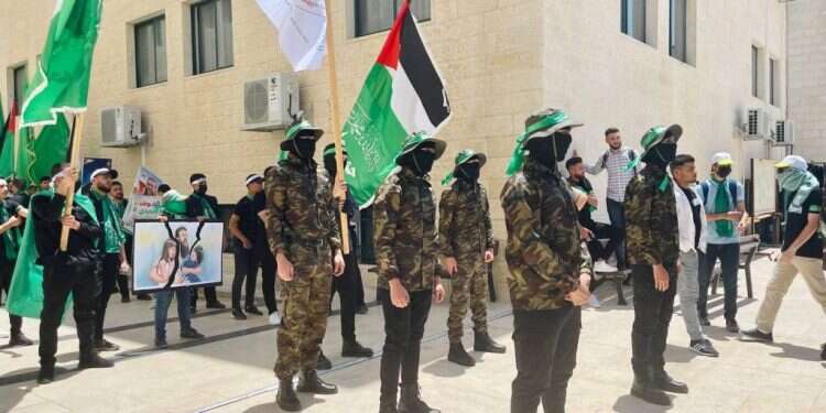 מפגן תמיכה בחמאס באוניברסיטה בשכם הישג משמעותי לחמאס: ניצחון בבחירות במעוז פת"ח בשכם