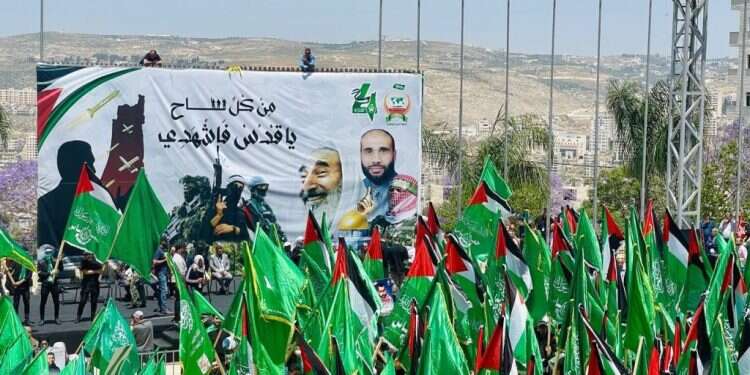 תמונות מקמפיין הבחירות של תא הסטודנטים של חמאס באוניברסיטה בשכם הישג משמעותי לחמאס: ניצחון בבחירות במעוז פת"ח בשכם