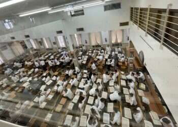 ביקורי גומלין: בין השטייגען של ישיבת מיר לבריכה האקולוגית של הישיבה חילונית