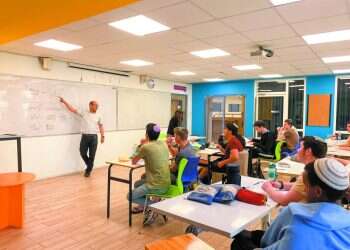 "האתגר המרכזי הוא איך ללמד בוטית להיות מורה, היא חייבת להיות פרו-אקטיבית"