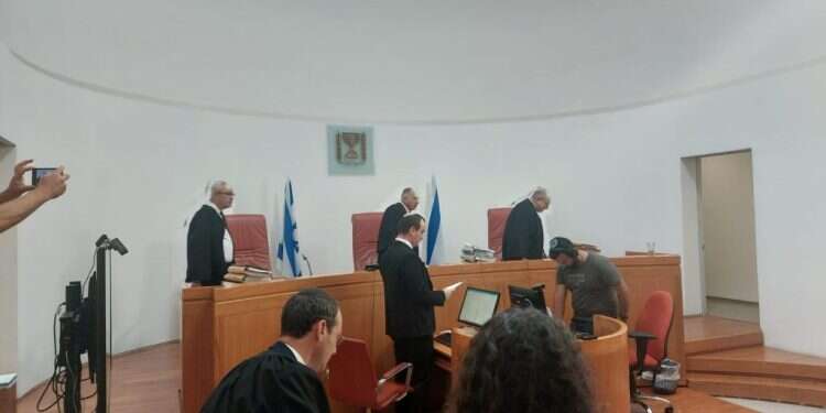 שופטי בג"ץ הקשו על נציג המדינה בדיון על חאן אל אחמר: "כמה זמן? 50 שנה?"