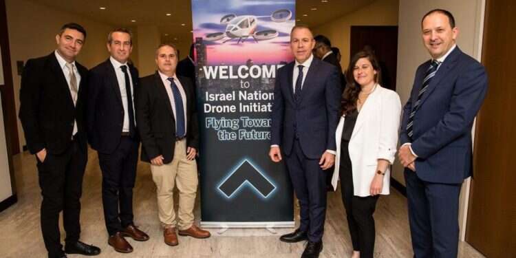 שגריר ישראל לאו "רחפנים איראניים משמשים לרצח אוקראינים, רחפנים ישראליים מצילים חיים"