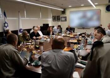 היערכות צמרת הביטחון למבצע מגן וחץ במטה השב "מגן וחץ": צה"ל במבצע נגד הג'יהאד האסלאמי בעזה – חוסלו 3 בכירים ואושר גיוס מילואים