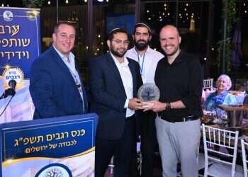 יאיר קראוס בטקס הענקת הפרס. צילום: רגבים עיתונאי מקור ראשון לשעבר יאיר קראוס זכה בפרס רגבים