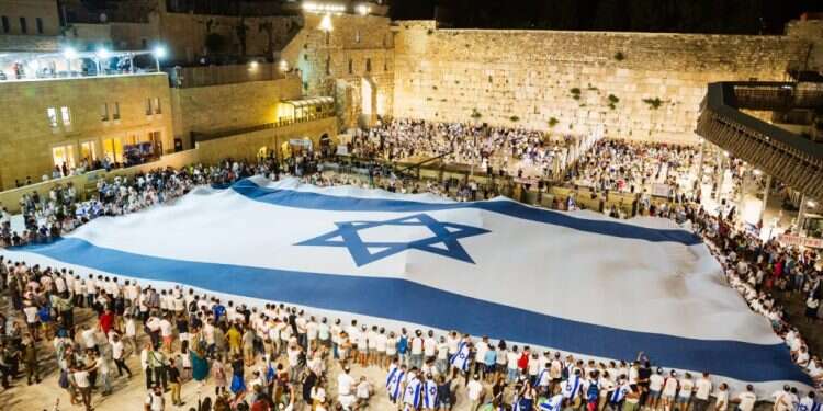 מצעד הדגלים ביום ירושלים. צילום: הקרן למורשת הכותל שידור חי ממצעד הדגלים ועצרת התפילה המרכזית בכותל | יום ירושלים תשפ"ג 2023