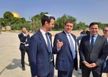 "מנהיגי הכיבוש פולשים לאל אקצא": תמונות הח"כים שעלו להר הבית פורסמו ברשתות החברתיות