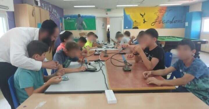 נפלו על החרדי הלא נכון: הכירו מקרוב את אבישי מנדיל, גיבור הסרטון הוויראלי של השבוע