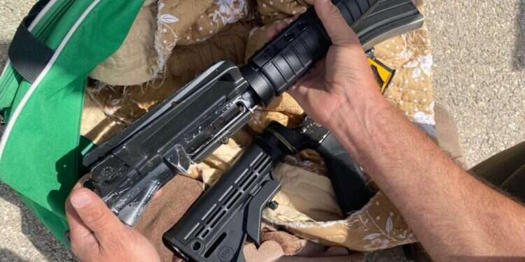 הנשק שנתפס בחטיבת יהודה. צילום: דובר צה ללא נפגעים: ניסיון לפיגוע ירי בחטיבת  מנשה