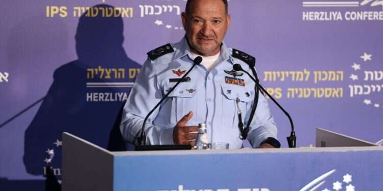 מפכ קובי שבתאי: "שמרנו את המשטרה מחוץ לוויכוח הפוליטי"