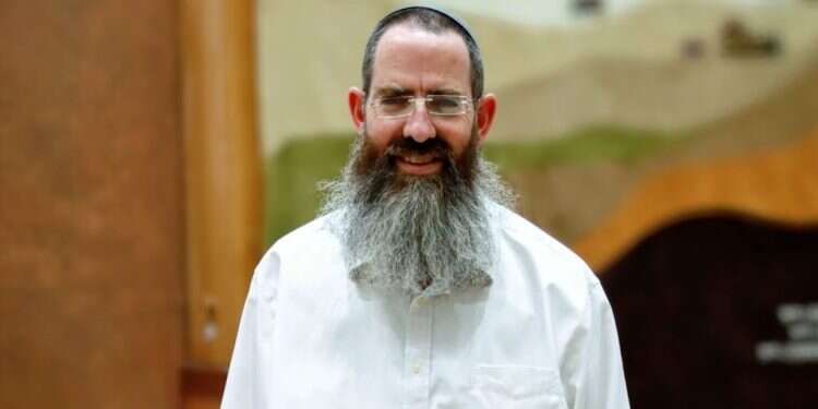 הרב אברהם יצחק שוורץ, רב המועצה המקומית קרית ארבע. צילום: דוברות קרית ארבע חברון רב חדש לקרית ארבע: הרב אברהם יצחק שוורץ