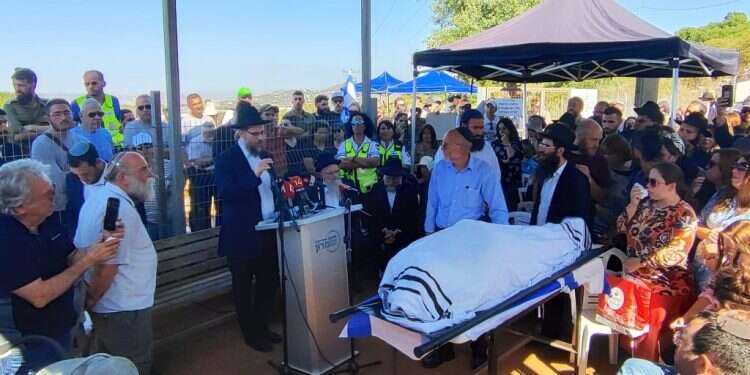 הלווייתו של מאיר תמרי הי "במקום לברך אותך ליום ההולדת אנחנו קוברים אותך": מאות בהלוויית מאיר תמרי, שנרצח בפיגוע בחרמש