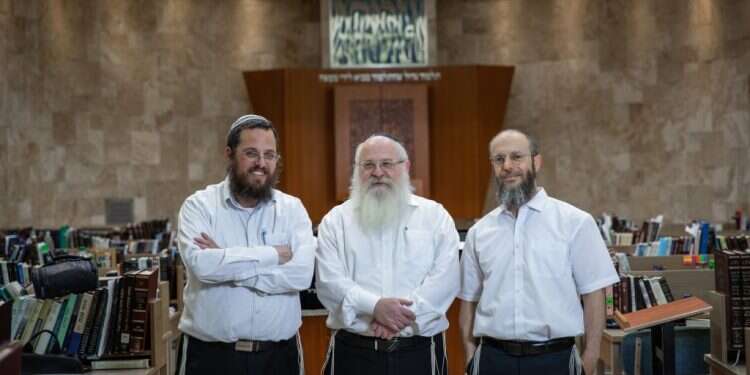 מימין: הרב יוסי שטרן, הרב אייל גריינר והרב דני סגליס. צילום: שיר טורם, פלאש 90