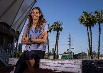 אלופת ישראל החדשה לא מוותרת על החצאית וכיסוי הראש