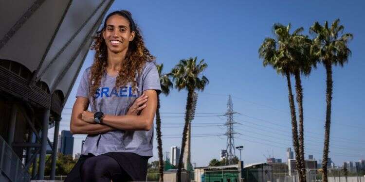 אלופת ישראל החדשה לא מוותרת על החצאית וכיסוי הראש