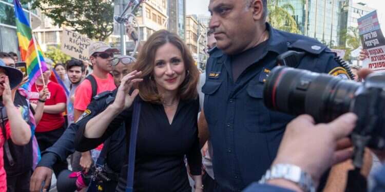 ״לא רוצה שזה יקרה גם בישראל״: אביגיל שרייר מזהירה מפני ״אופנת הטרנסג׳נדרים הצעירים״