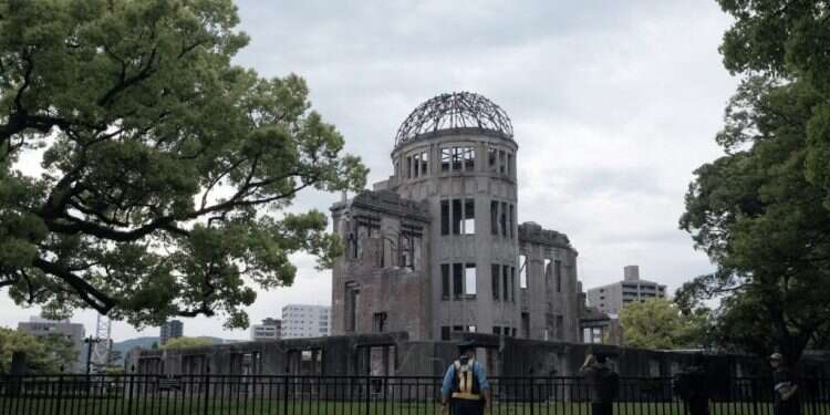 אנדרטת השלום בהירושימה, יפן, לקראת כינוס ה־G7 שייפתח היום צילום: סויצ'ירו קוריאמה, בלומברג פסגת ה־G7 תעמוד בסימן תחרות עם המזרח על השפעה בינלאומית