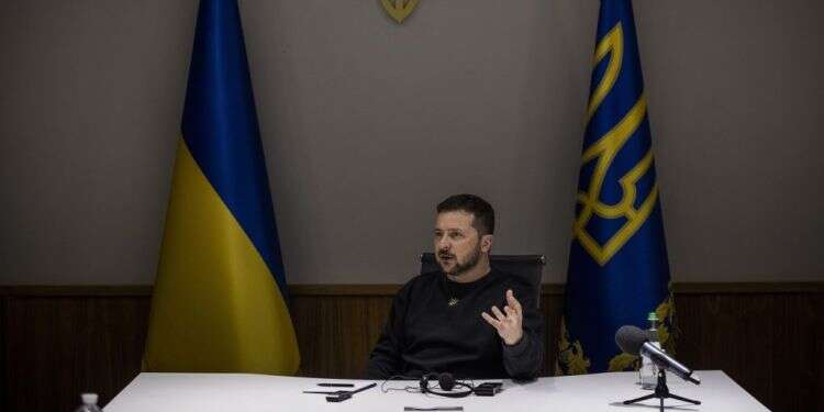 זלנסקי בראיון עם הוושינגטון פוסט. צילום: אד רם עבור הוושינגטון פוסט זלנסקי מתייחס לראשונה להדלפת המסמכים: "תפסיקו לשחק משחקים"