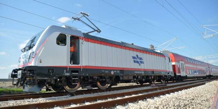 רכבת ישראל. צילום: יוסי זליגר לחצות את הארץ מצפון לדרום בדרך המהירה והקלה ביותר