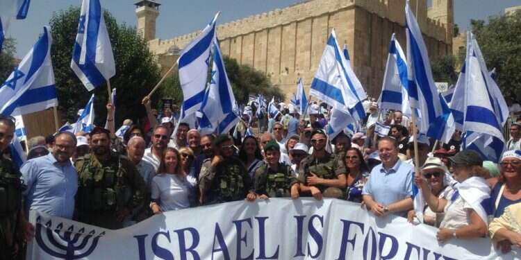 יהודי צרפת בסיור מיוחד של ההסתדרות הציונית העולמית בחברון.
צילום: ההסתדרות הציונית העולמית יש מקום בו חרדים, חילונים, רפורמים וקונסרבטיבים מצליחים לשתף פעולה