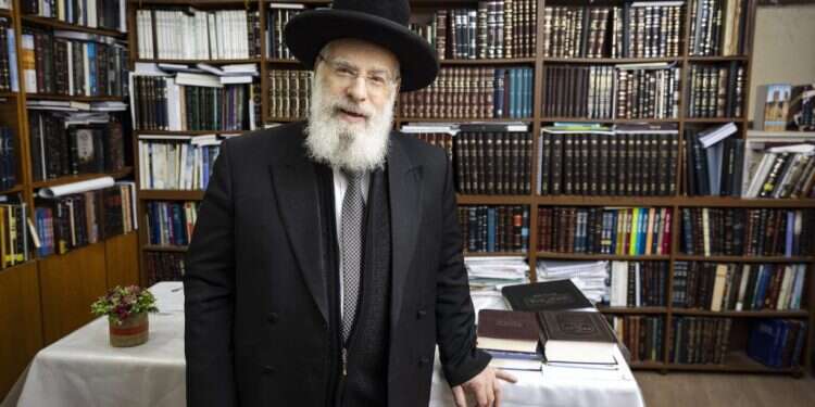 הרב יעקב שפירא. צילום: אוליבייה פיטוסי, פלאש 90 אחיו של אריה דרעי, בנו של הרב עובדיה יוסף וראש ישיבת מרכז הרב: מי יהיו הרבנים הראשיים הבאים?