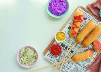 אפילו בגרסת הפנקייק: שלושה מתכוני נקניקיות מפתיעים במיוחד