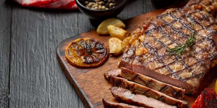 ארוחה דלת פחמימות. באדיבות מרכז גלאנט דיאטה קטוגנית: קווים לדמותה