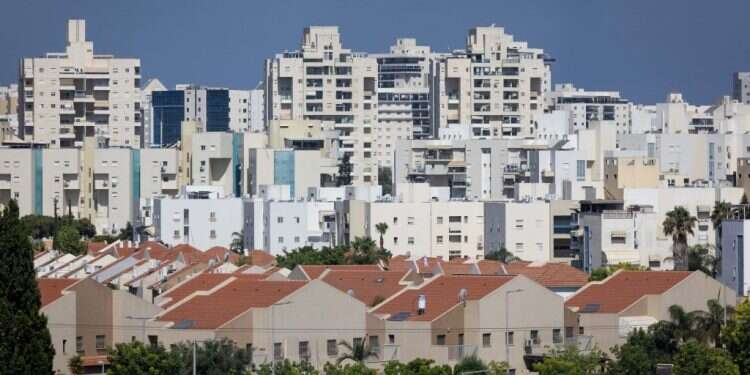 לוד, מעלות ואשקלון: חלק מהרשויות המקומיות מסרבות להצטרף לשביתה