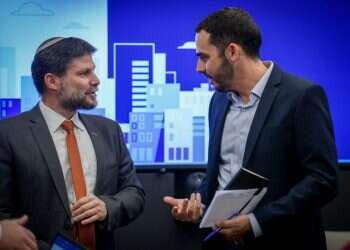 בצלאל סמוטריץ' והממונה על התקציבים יוגב גרדוס. צילום: נעם ריבקין פנטון, פלאש 90  אנשי שמאל שמתנגדים לקרן הארנונה? אבסורד מושלם