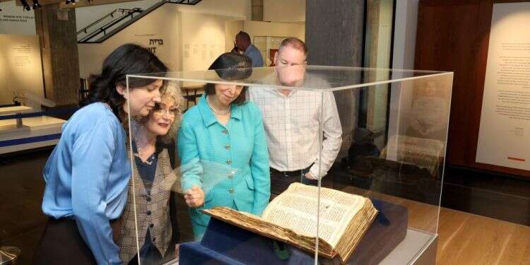 דן תדמור שרון מינץ אורית שחם גובר ואירינה נבזלין .צילום: איציק בירן אירינה נבזלין: "אין לנו זכות מוסרית לא להיות בצד של הטוב"