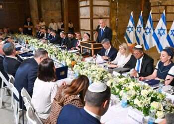 נתניהו: "אתם העברתם 52 מיליון לעבאס ולרשימה המשותפת, לזה לא קראתם ביזה, איזה שקר"