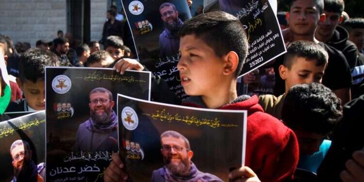 בדיקה כל חצי שעה ורופאים במעקב צמוד: המעטפת הרפואית שניתנה למחבל שובת הרעב