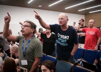 מפגינים צעקו "רוטמן לכלא" ושיבשו פאנל בנושא הרפורמה, רוטמן: "בריונות וסתימת פיות"