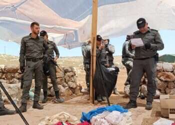 "הבטחתם ממשלת ימין אבל מדיניות השמאל נשארה": פונו שני מאחזים בבנימין