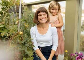 אם מתוסכלת ובתה יצאו למסע כדי להבין מה נדפק בהורות של היום