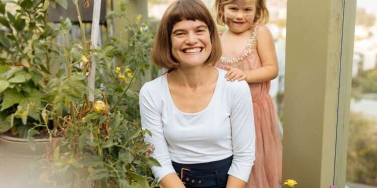 אם מתוסכלת ובתה יצאו למסע כדי להבין מה נדפק בהורות של היום