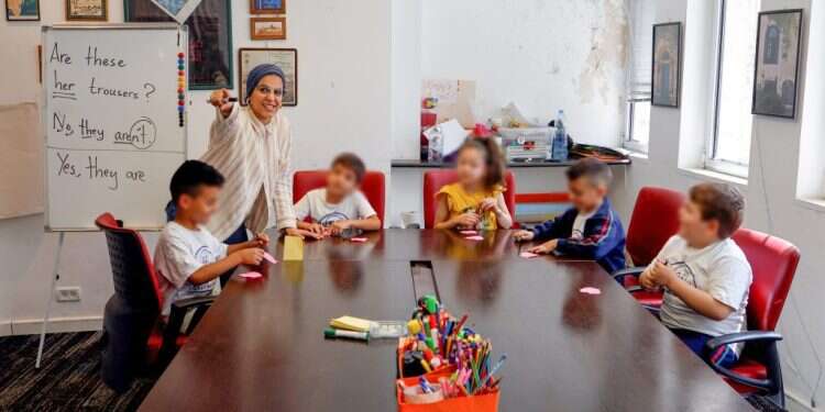 המספרים קטנים, המגמה חיובית. לימודים בבית ספר במזרח ירושלים. צילום: רויטרס שינוי מגמה: יותר בתי ספר במזרח ירושלים מלמדים חומרים ישראליים