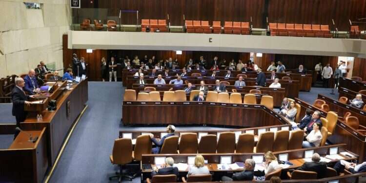 מליאת הכנסת. צילום: דוברות הכנסת - נועם מושקוביץ' שרן השכל צודקת, אבל הפרובוקציה החיננית שלה רק תזיק להורים עובדים