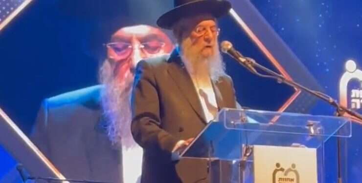 הרב דוד לייבל. צילום מסך מתוך סרטון מנהיג חרדי בקריאה נדירה: "לצאת לעבוד זה לכתחילה"