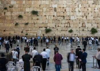מתפללים בכותל המערבי. צילום: AFP
