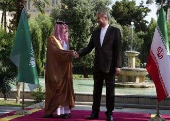 לחץ על ארה"ב? שר החוץ הסעודי מבקר באיראן