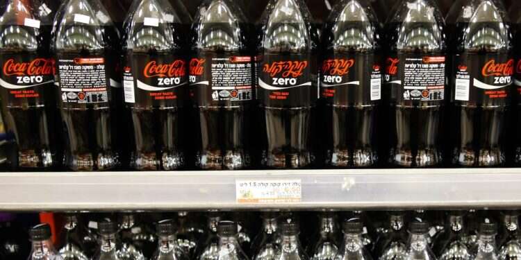 קוקה קולה זירו. צילום: נתי שוחט - פלאש 90 ארגון הבריאות העולמי יכריז: הממתיק המלאכותי אספרטיים עלול לסרטן