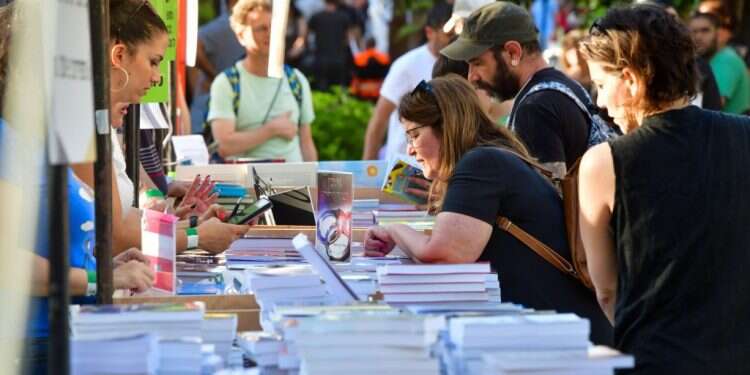 מצעד המומלצים: מבקרי הספרים בוחרים את ספר השנה
