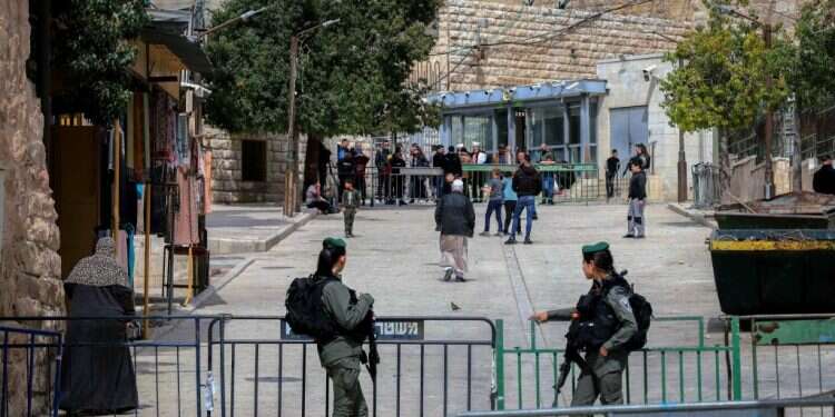 כוחות מג כוחות מג"ב ליד מערת המכפלה בחברון. צילום: וויסאם חשלמון, פלאש 90