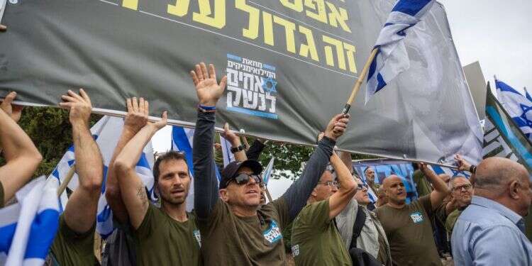 מחאת חברי ארגון  ההתפרעות מול בית השר לוין: ששת המשתתפים שנעצרו – שוחררו למעצר בית