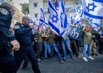 השכנים הדתיים של נתניהו דורשים מהמשטרה: מנעו את ההפגנות בשבת