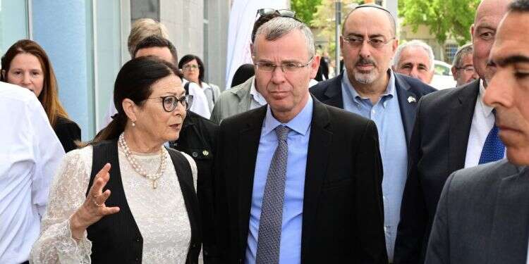 לוין וחיות בטקס חנוכת בית משפט השלום החדש בקצרין שברמת הגולן. צילום: מיכאל גלעדי, פלאש 90 לוין כועס על ביבי במקום על עצמו