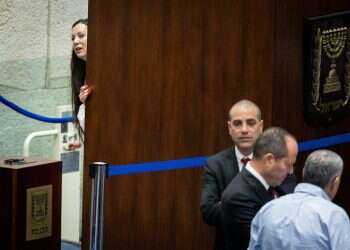 במקום ללכת עם הראש בקיר, הממשלה צריכה להסתער על יעדים אחרים