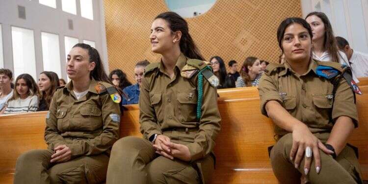 דיון בבג בג"ץ הורה למדינה: נמקו מדוע לא לשלב נשים בחטיבות חי"ר, שיריון וכל היחידות המיוחדות